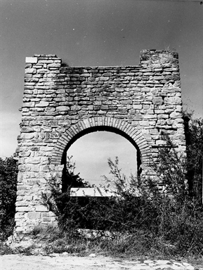 Porta del Castello di Pitino